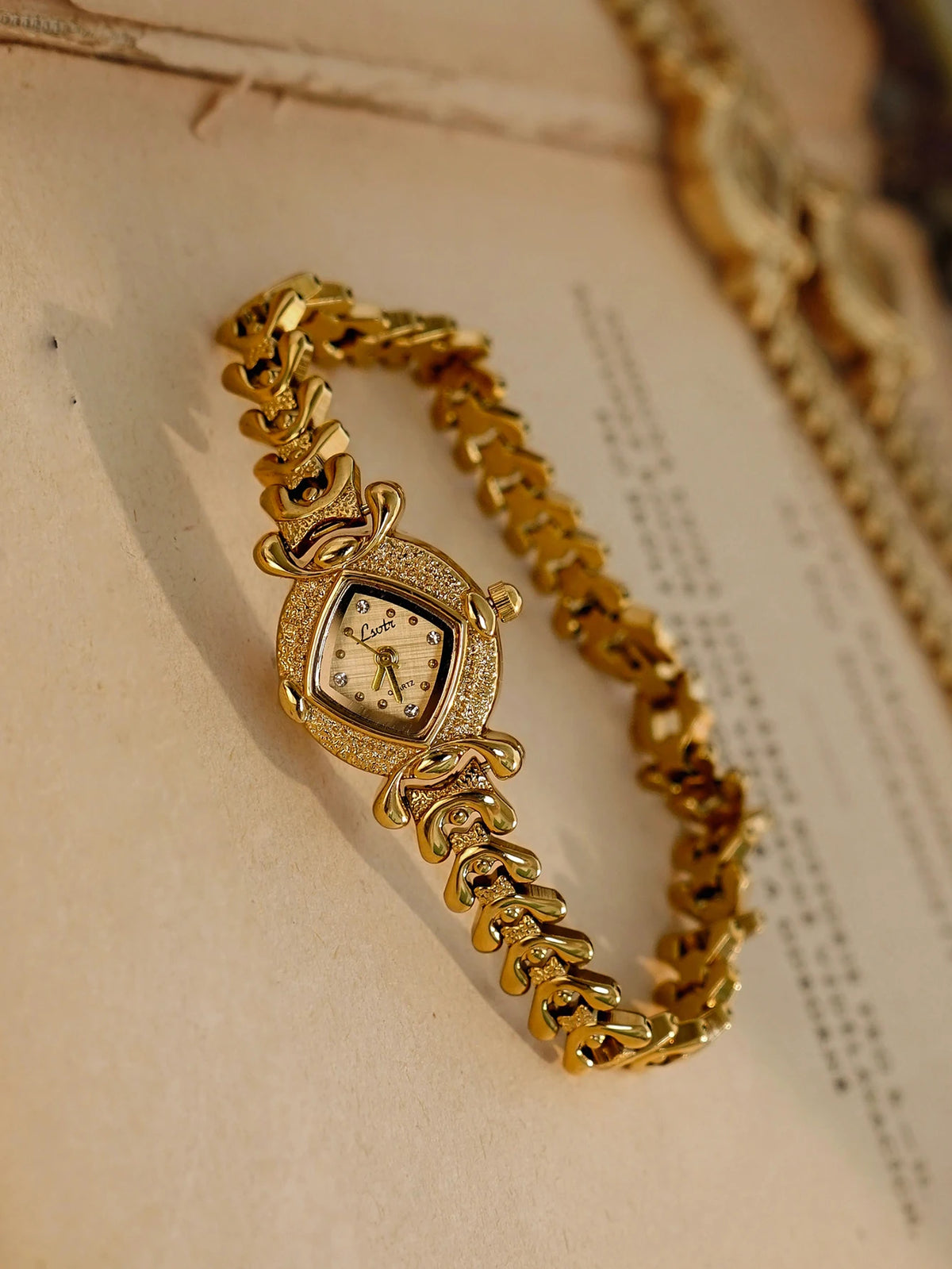 French Retro Quartz Watch